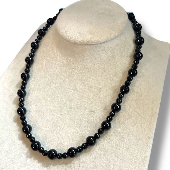 18-Inch Vintage Black Glass Bead Necklace with Toggle Clasp - Picture 3 of 8